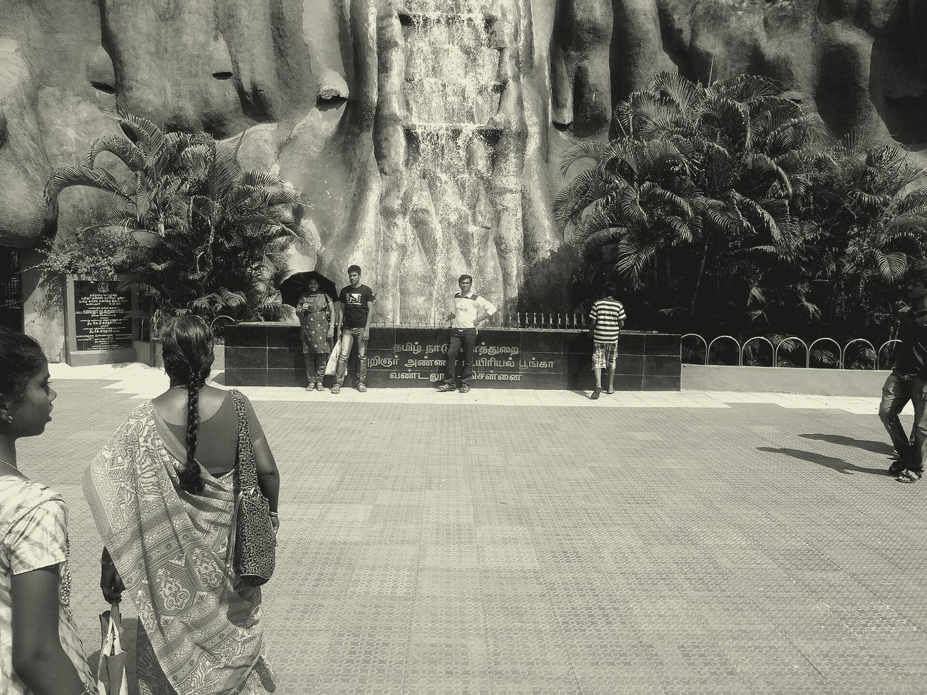 Visitors at the entrance of Vandalur Zoo